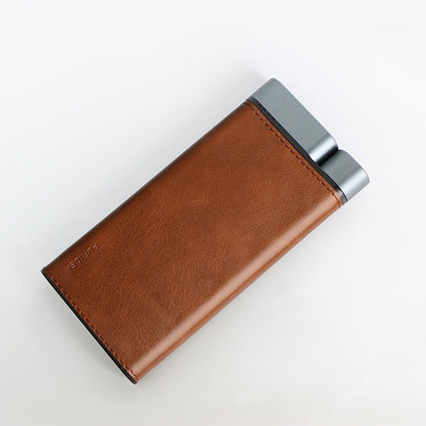 10000mAh 전원 뱅크 금속 셸 가죽 마무리 2pcs USB-A 1pc Type-C 포트